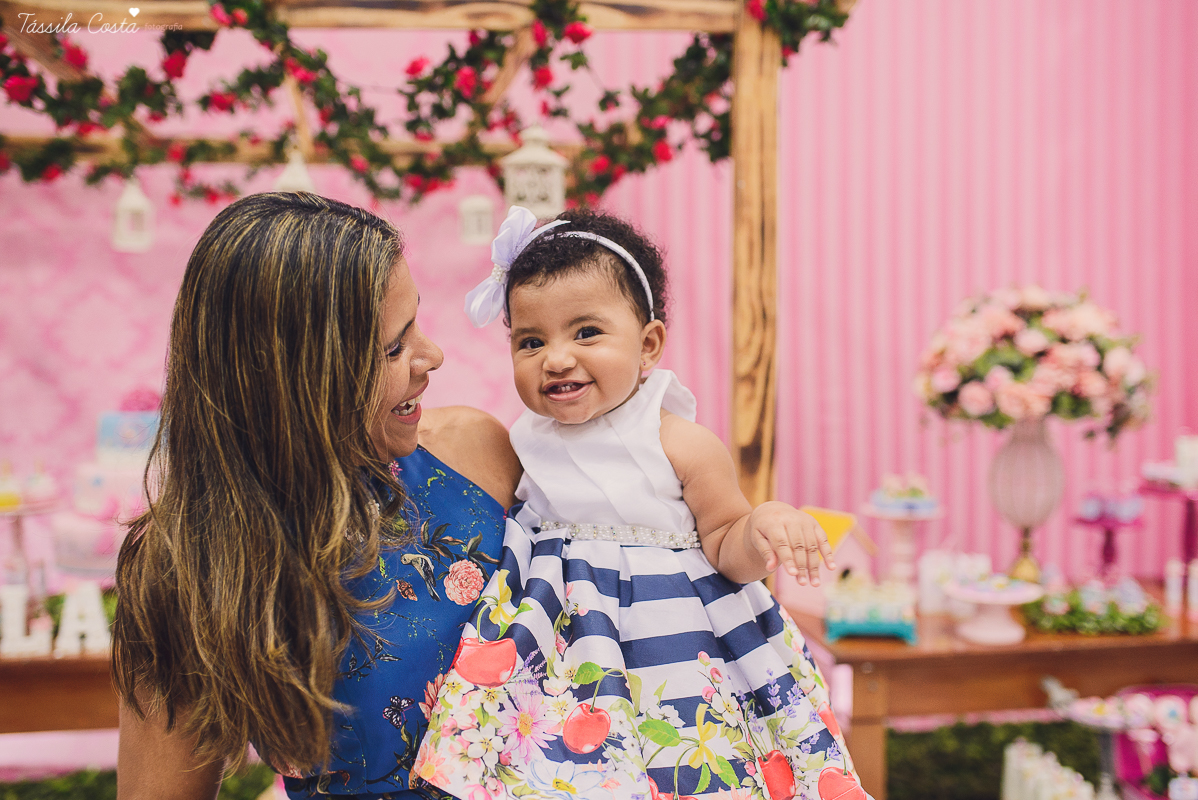 festa que toda mãe sonha, aniversário de 1 ano da filha Laís, no cerimonial Zueira Festas, na Praia da Costa, Tássila Costa fotografia, decoração de Muita Farra, promoção de fotos de aniversár