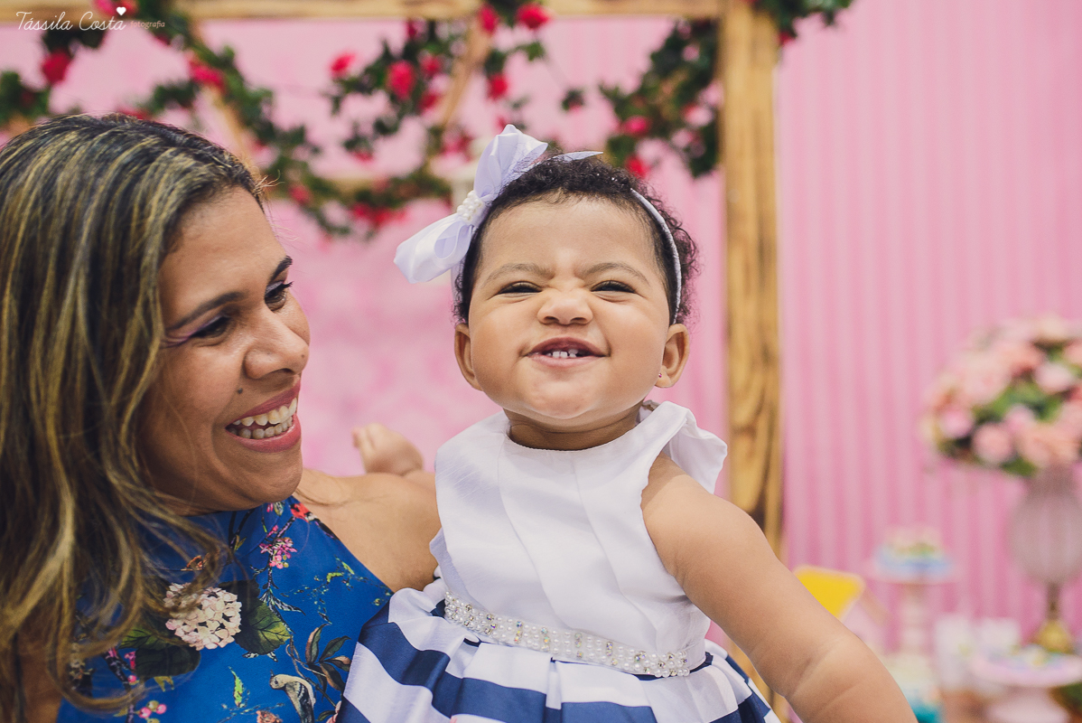 festa que toda mãe sonha, aniversário de 1 ano da filha Laís, no cerimonial Zueira Festas, na Praia da Costa, Tássila Costa fotografia, decoração de Muita Farra, promoção de fotos de aniversár