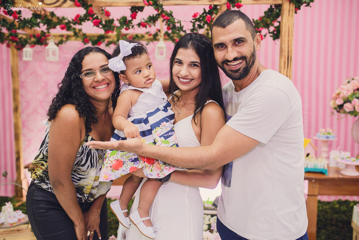 festa que toda mãe sonha, aniversário de 1 ano da filha Laís, no cerimonial Zueira Festas, na Praia da Costa, Tássila Costa fotografia, decoração de Muita Farra, promoção de fotos de aniversár