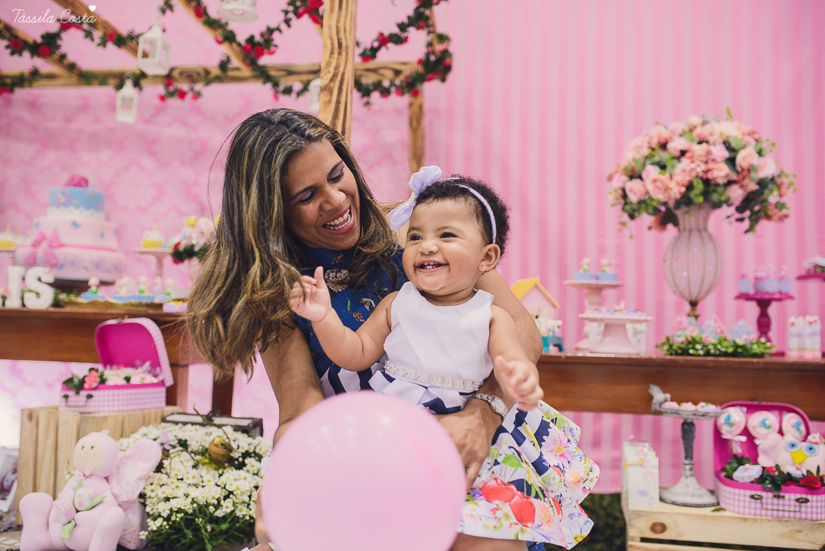 festa que toda mãe sonha, aniversário de 1 ano da filha Laís, no cerimonial Zueira Festas, na Praia da Costa, Tássila Costa fotografia, decoração de Muita Farra, promoção de fotos de aniversár