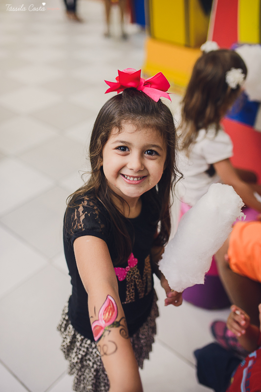 festa que toda mãe sonha, aniversário de 1 ano da filha Laís, no cerimonial Zueira Festas, na Praia da Costa, Tássila Costa fotografia, decoração de Muita Farra, promoção de fotos de aniversár