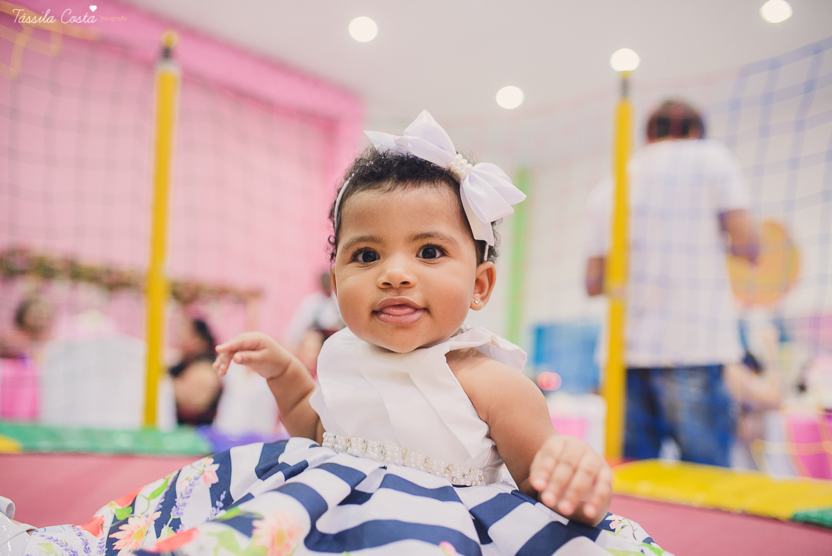 festa que toda mãe sonha, aniversário de 1 ano da filha Laís, no cerimonial Zueira Festas, na Praia da Costa, Tássila Costa fotografia, decoração de Muita Farra, promoção de fotos de aniversár
