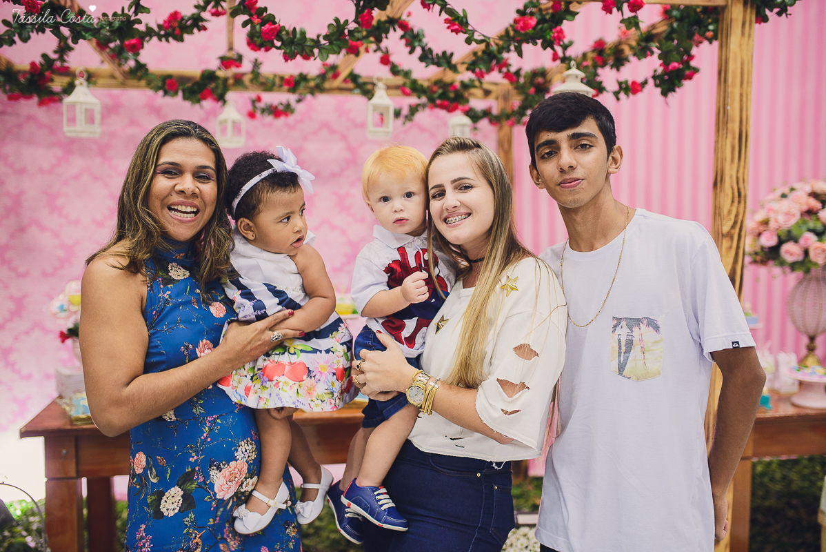 festa que toda mãe sonha, aniversário de 1 ano da filha Laís, no cerimonial Zueira Festas, na Praia da Costa, Tássila Costa fotografia, decoração de Muita Farra, promoção de fotos de aniversár