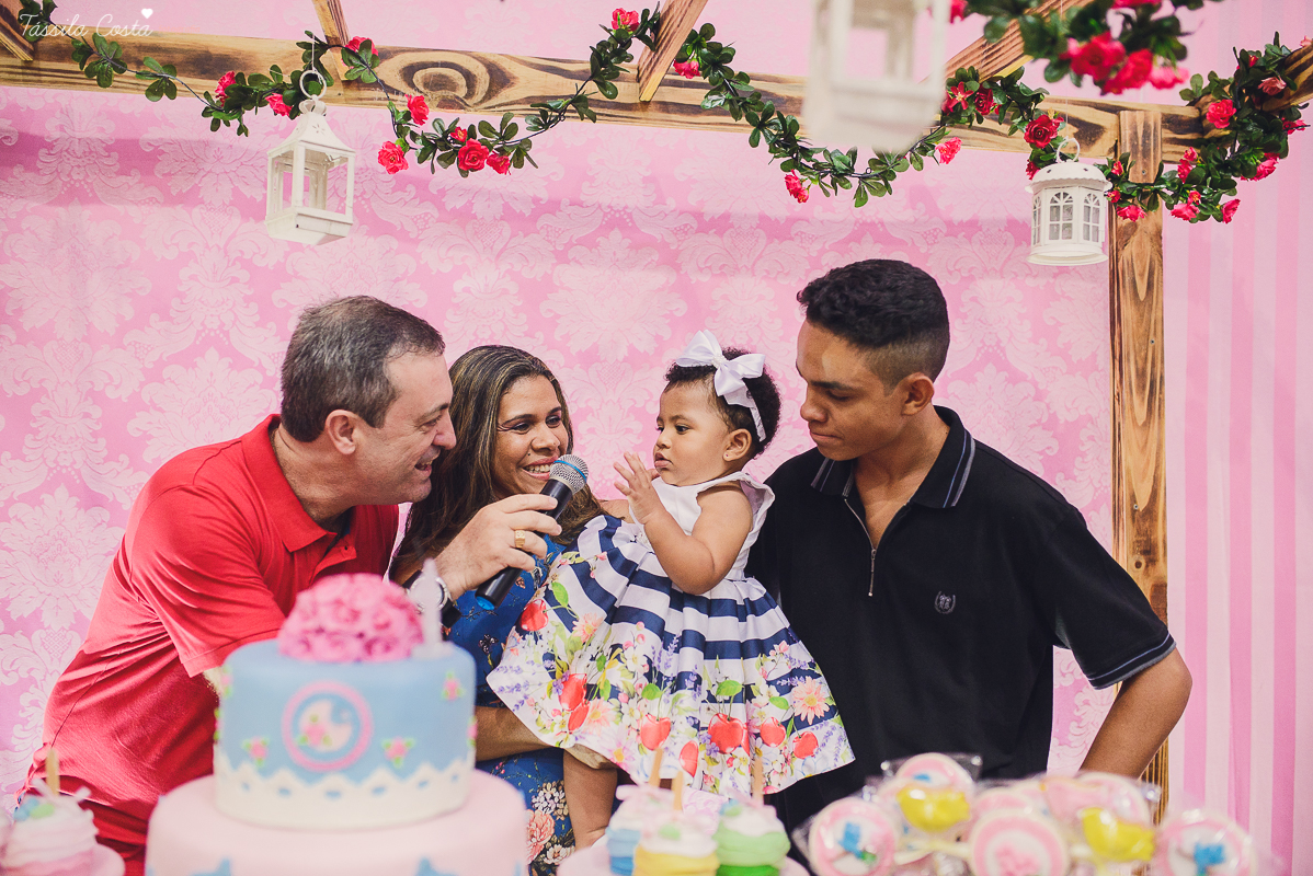 festa que toda mãe sonha, aniversário de 1 ano da filha Laís, no cerimonial Zueira Festas, na Praia da Costa, Tássila Costa fotografia, decoração de Muita Farra, promoção de fotos de aniversár