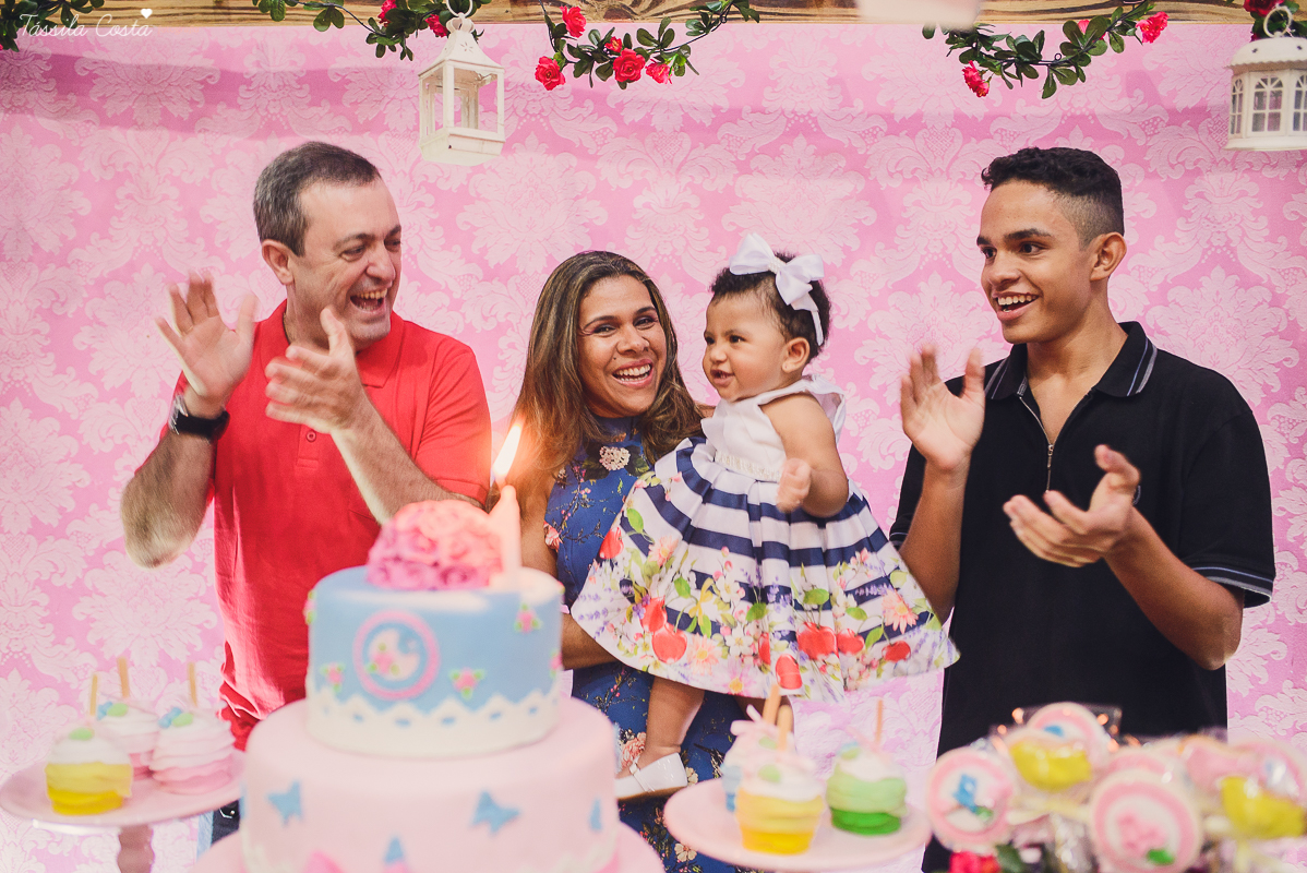 festa que toda mãe sonha, aniversário de 1 ano da filha Laís, no cerimonial Zueira Festas, na Praia da Costa, Tássila Costa fotografia, decoração de Muita Farra, promoção de fotos de aniversár