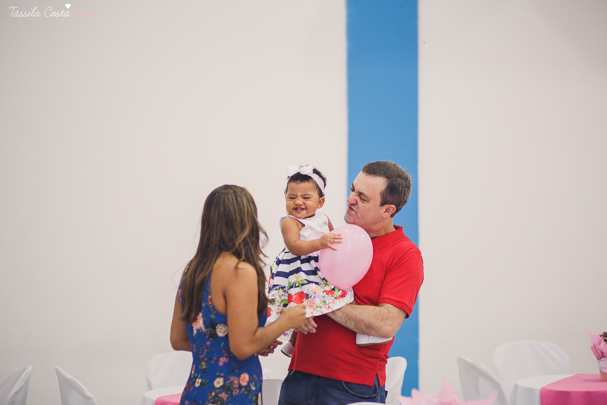 festa que toda mãe sonha, aniversário de 1 ano da filha Laís, no cerimonial Zueira Festas, na Praia da Costa, Tássila Costa fotografia, decoração de Muita Farra, promoção de fotos de aniversár