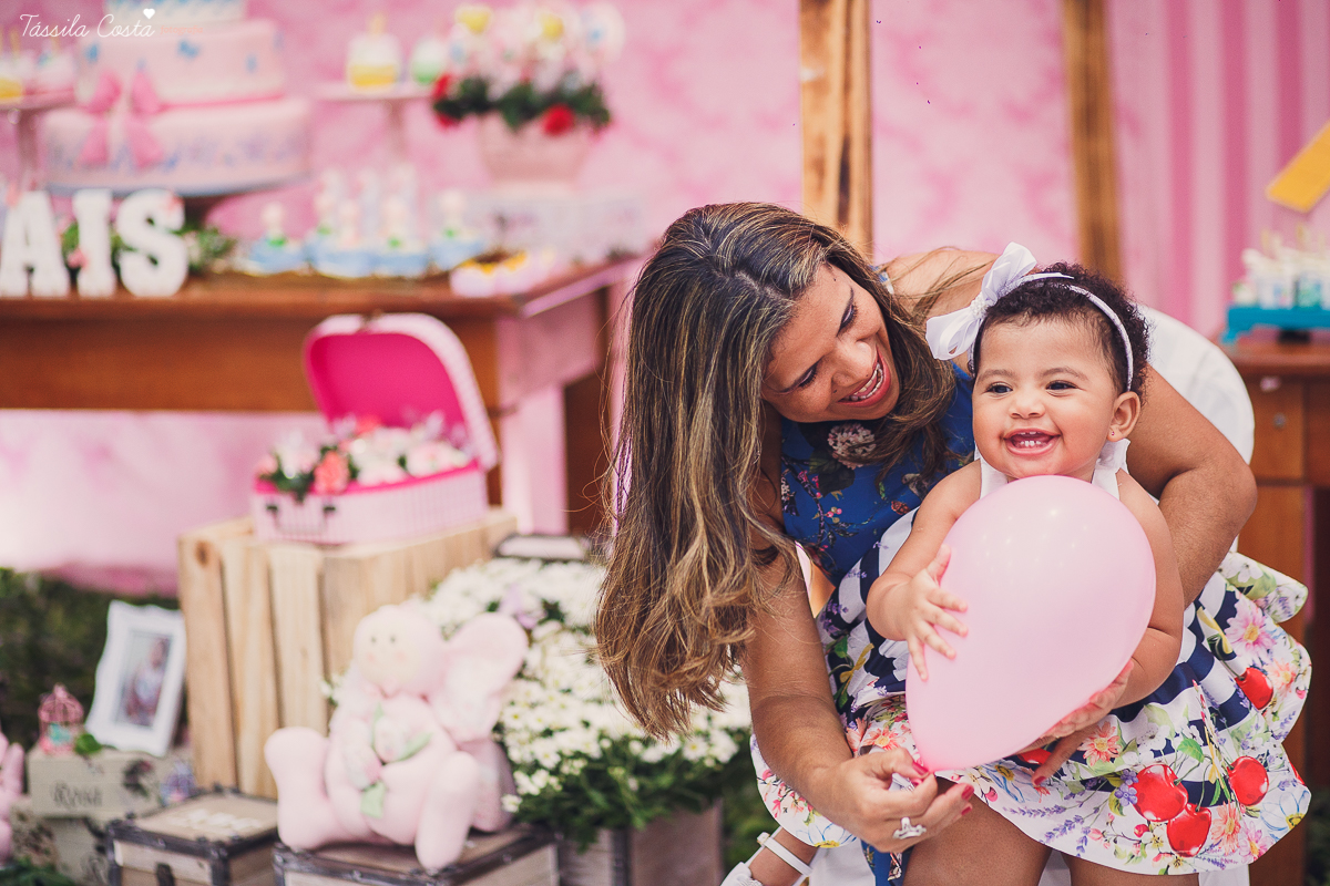 festa que toda mãe sonha, aniversário de 1 ano da filha Laís, no cerimonial Zueira Festas, na Praia da Costa, Tássila Costa fotografia, decoração de Muita Farra, promoção de fotos de aniversár