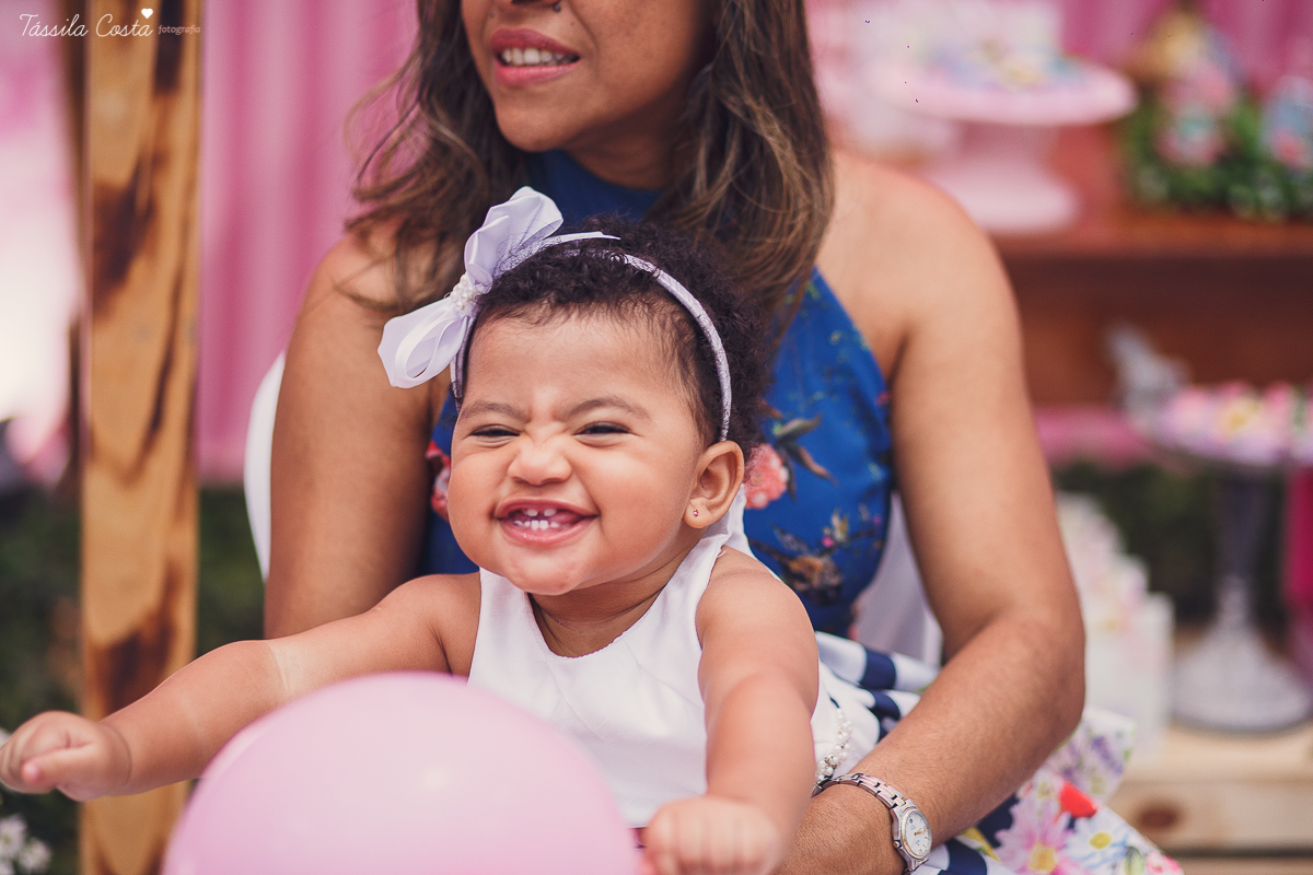 festa que toda mãe sonha, aniversário de 1 ano da filha Laís, no cerimonial Zueira Festas, na Praia da Costa, Tássila Costa fotografia, decoração de Muita Farra, promoção de fotos de aniversár