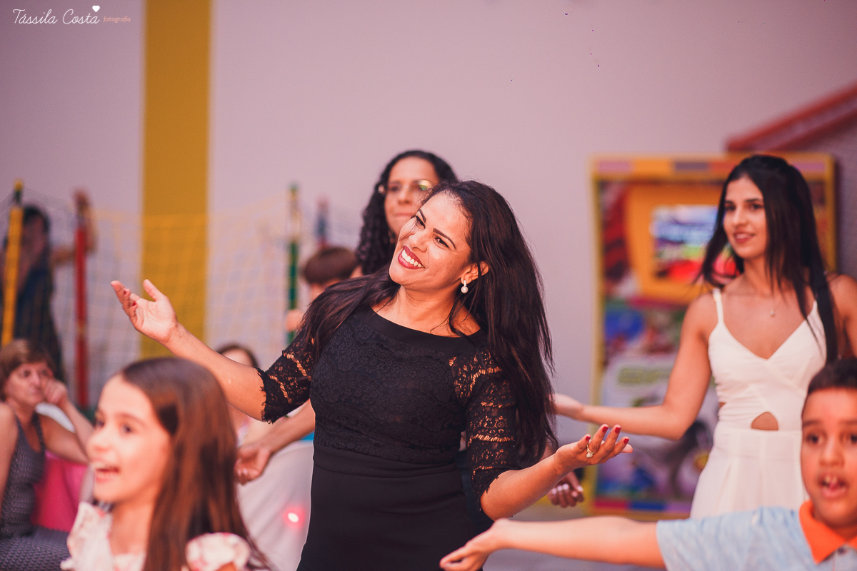 festa que toda mãe sonha, aniversário de 1 ano da filha Laís, no cerimonial Zueira Festas, na Praia da Costa, Tássila Costa fotografia, decoração de Muita Farra, promoção de fotos de aniversár