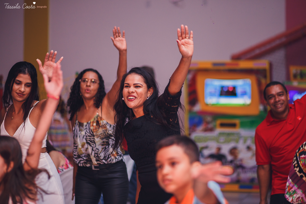 festa que toda mãe sonha, aniversário de 1 ano da filha Laís, no cerimonial Zueira Festas, na Praia da Costa, Tássila Costa fotografia, decoração de Muita Farra, promoção de fotos de aniversár