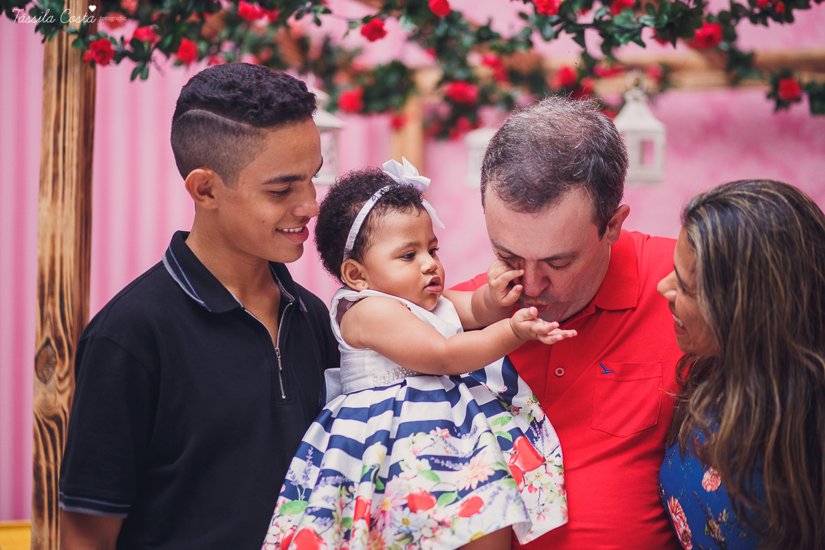 festa que toda mãe sonha, aniversário de 1 ano da filha Laís, no cerimonial Zueira Festas, na Praia da Costa, Tássila Costa fotografia, decoração de Muita Farra, promoção de fotos de aniversár