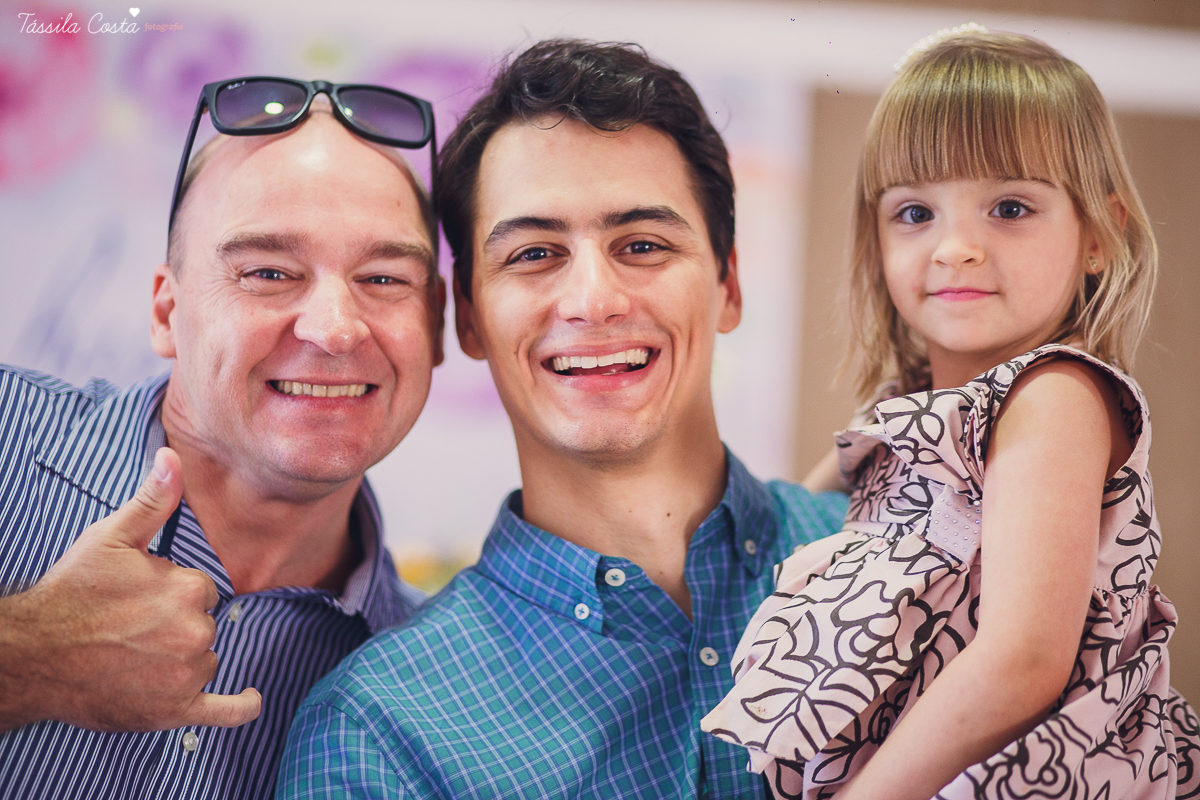 festa de casamento civil externo, o juíz de pais foi no local, na Praia da Costa, Vila Velha, noivos apaixonados, após 10 anos de namoro se casaram, decoração de Melina Pitanga