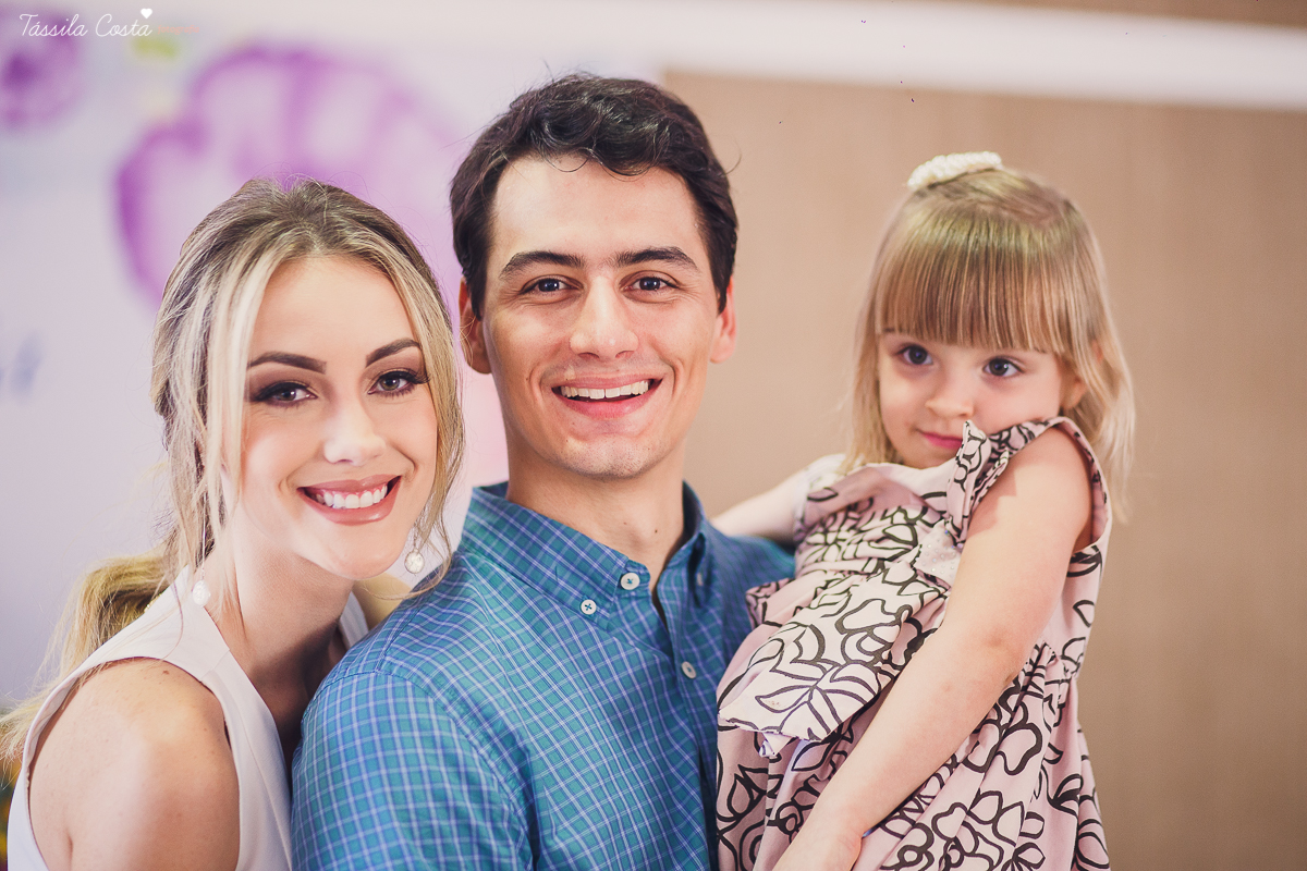festa de casamento civil externo, o juíz de pais foi no local, na Praia da Costa, Vila Velha, noivos apaixonados, após 10 anos de namoro se casaram, decoração de Melina Pitanga