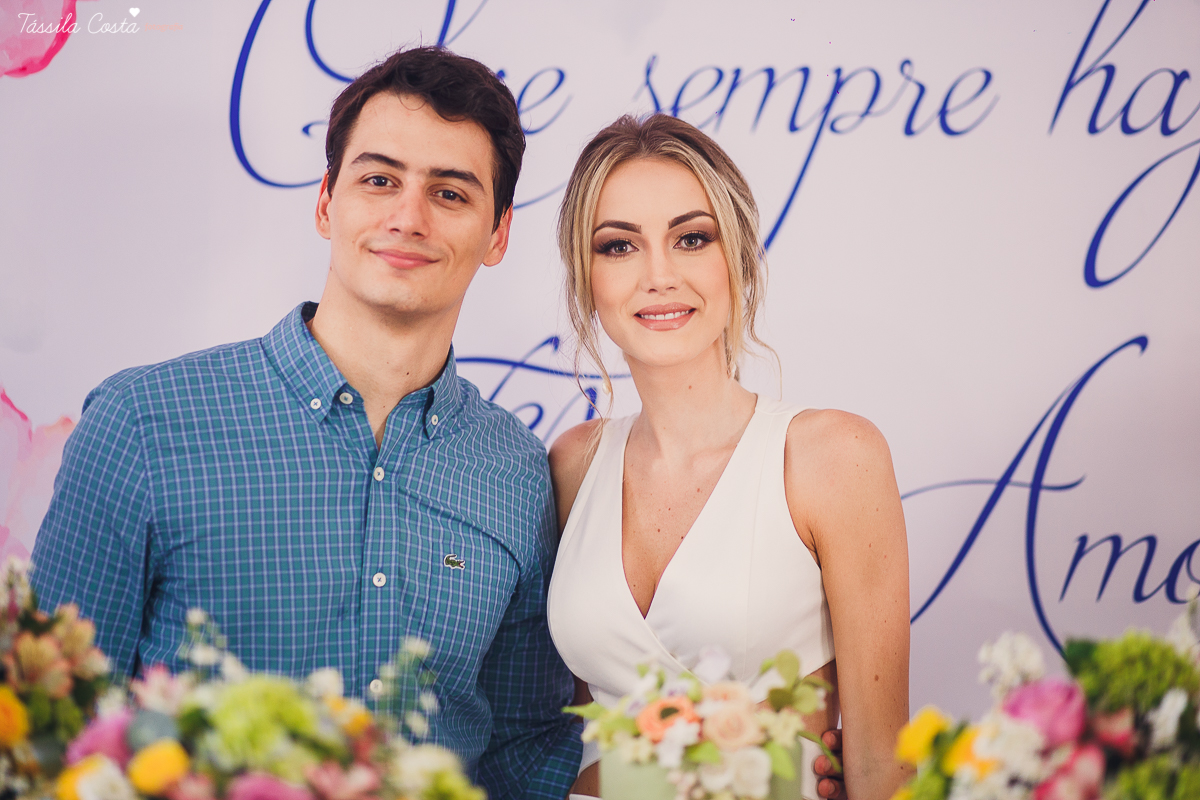 festa de casamento civil externo, o juíz de pais foi no local, na Praia da Costa, Vila Velha, noivos apaixonados, após 10 anos de namoro se casaram, decoração de Melina Pitanga