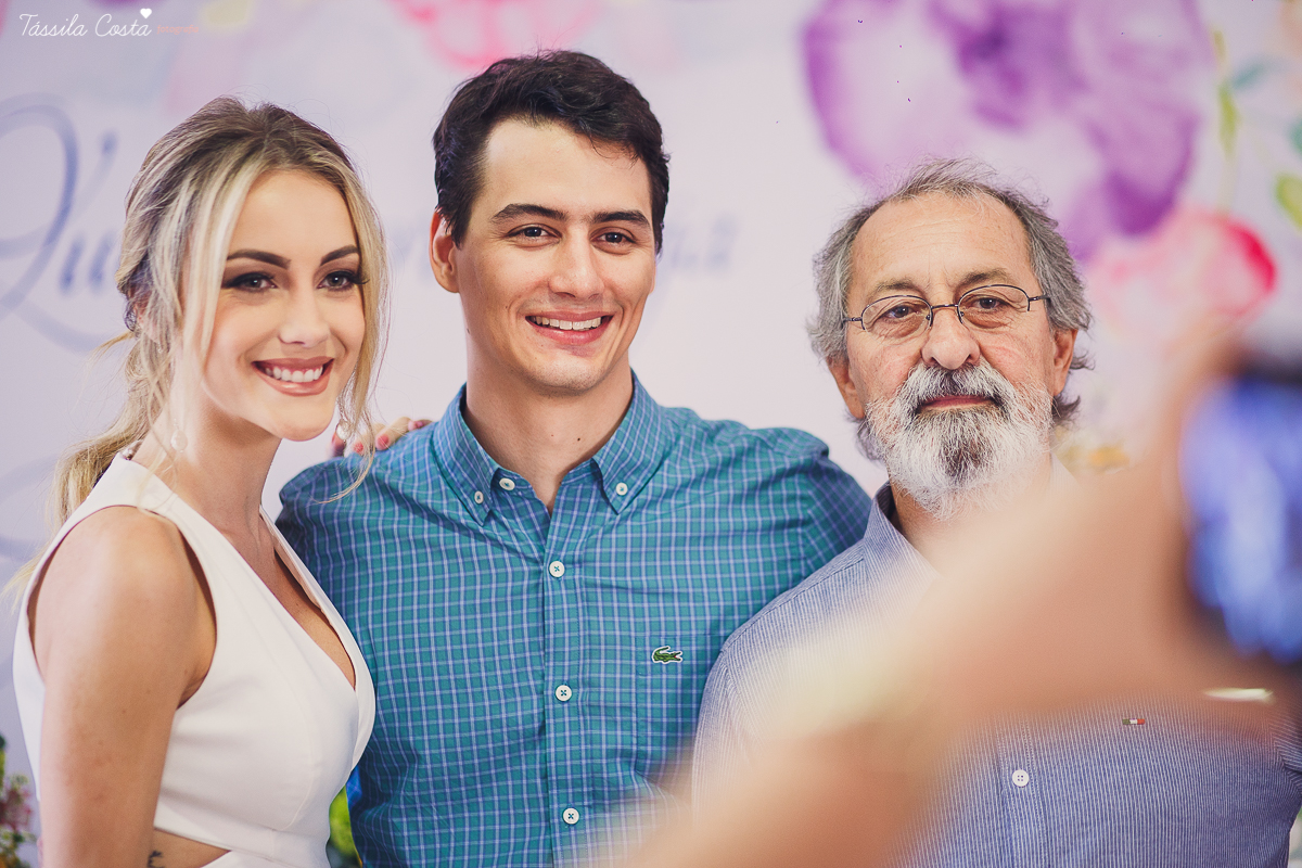 festa de casamento civil externo, o juíz de pais foi no local, na Praia da Costa, Vila Velha, noivos apaixonados, após 10 anos de namoro se casaram, decoração de Melina Pitanga