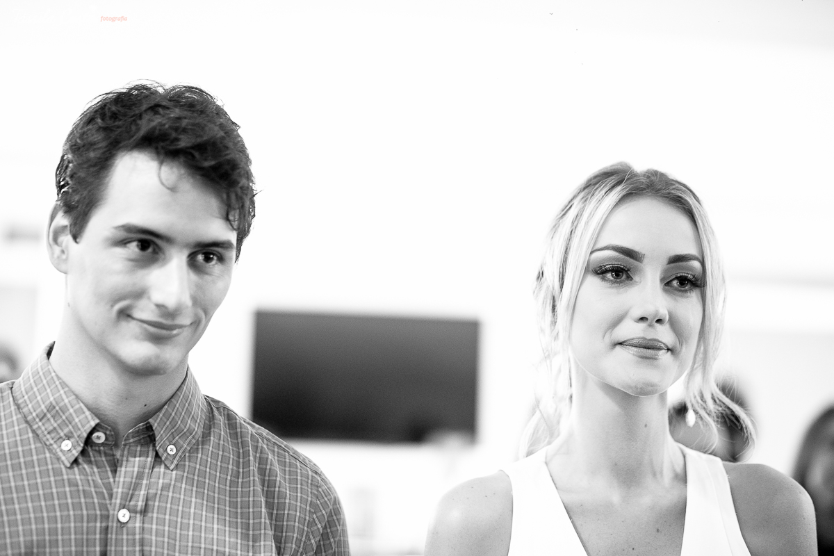 festa de casamento civil externo, o juíz de pais foi no local, na Praia da Costa, Vila Velha, noivos apaixonados, após 10 anos de namoro se casaram, decoração de Melina Pitanga