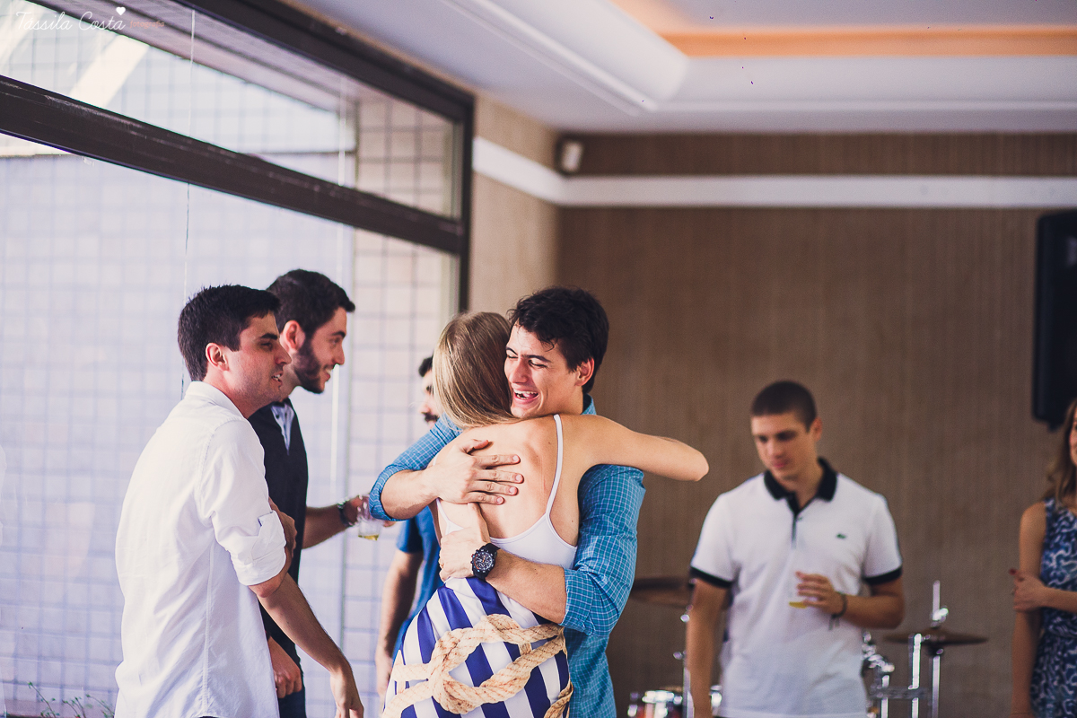 festa de casamento civil externo, o juíz de pais foi no local, na Praia da Costa, Vila Velha, noivos apaixonados, após 10 anos de namoro se casaram, decoração de Melina Pitanga