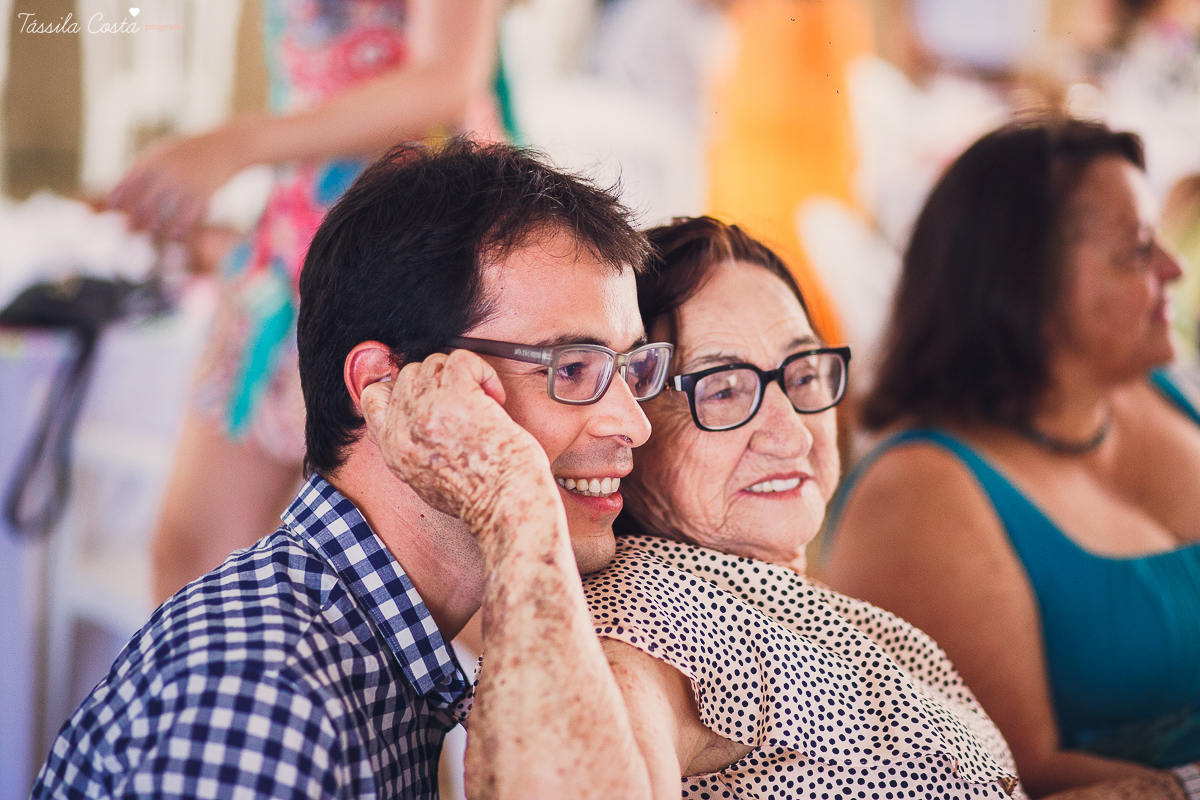festa de casamento civil externo, o juíz de pais foi no local, na Praia da Costa, Vila Velha, noivos apaixonados, após 10 anos de namoro se casaram, decoração de Melina Pitanga