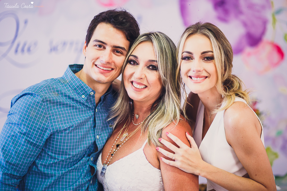 festa de casamento civil externo, o juíz de pais foi no local, na Praia da Costa, Vila Velha, noivos apaixonados, após 10 anos de namoro se casaram, decoração de Melina Pitanga