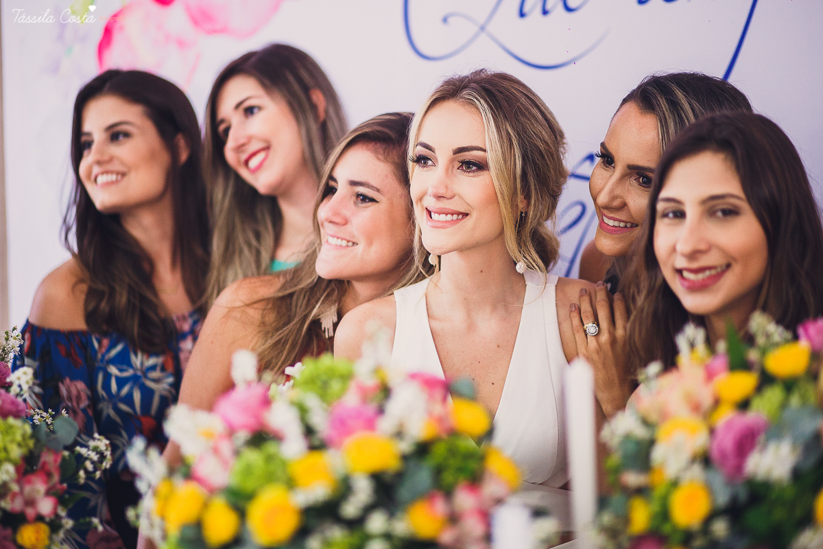 festa de casamento civil externo, o juíz de pais foi no local, na Praia da Costa, Vila Velha, noivos apaixonados, após 10 anos de namoro se casaram, decoração de Melina Pitanga