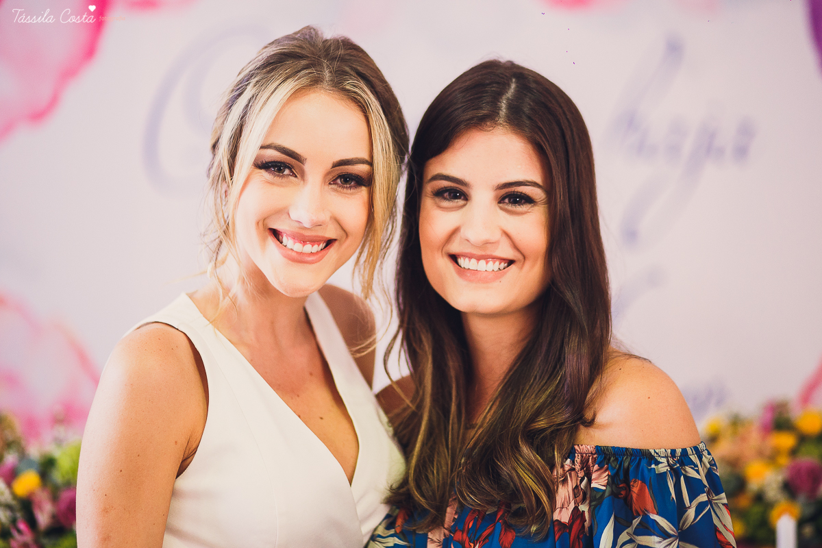 festa de casamento civil externo, o juíz de pais foi no local, na Praia da Costa, Vila Velha, noivos apaixonados, após 10 anos de namoro se casaram, decoração de Melina Pitanga