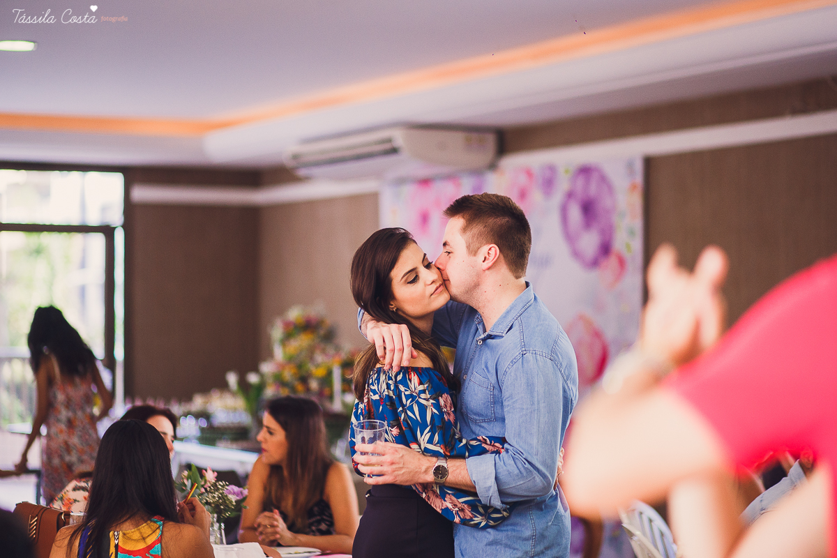 festa de casamento civil externo, o juíz de pais foi no local, na Praia da Costa, Vila Velha, noivos apaixonados, após 10 anos de namoro se casaram, decoração de Melina Pitanga