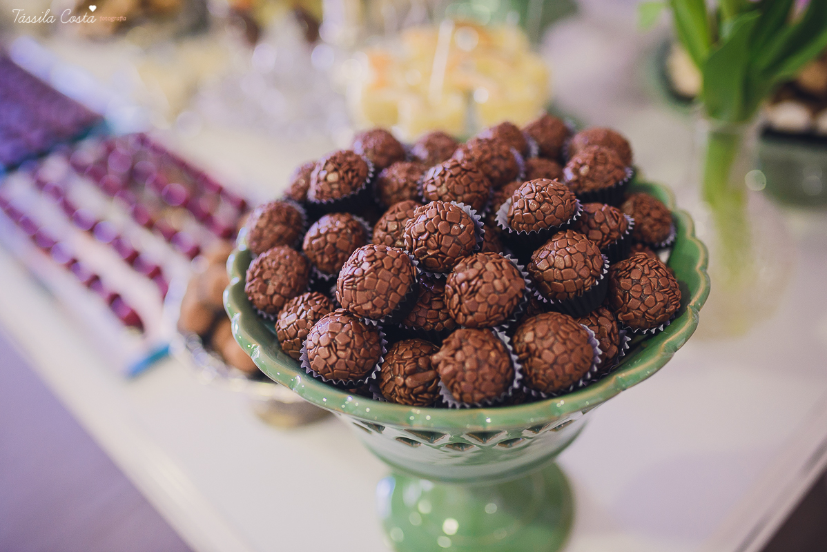 festa de casamento civil externo, o juíz de pais foi no local, na Praia da Costa, Vila Velha, noivos apaixonados, após 10 anos de namoro se casaram, decoração de Melina Pitanga