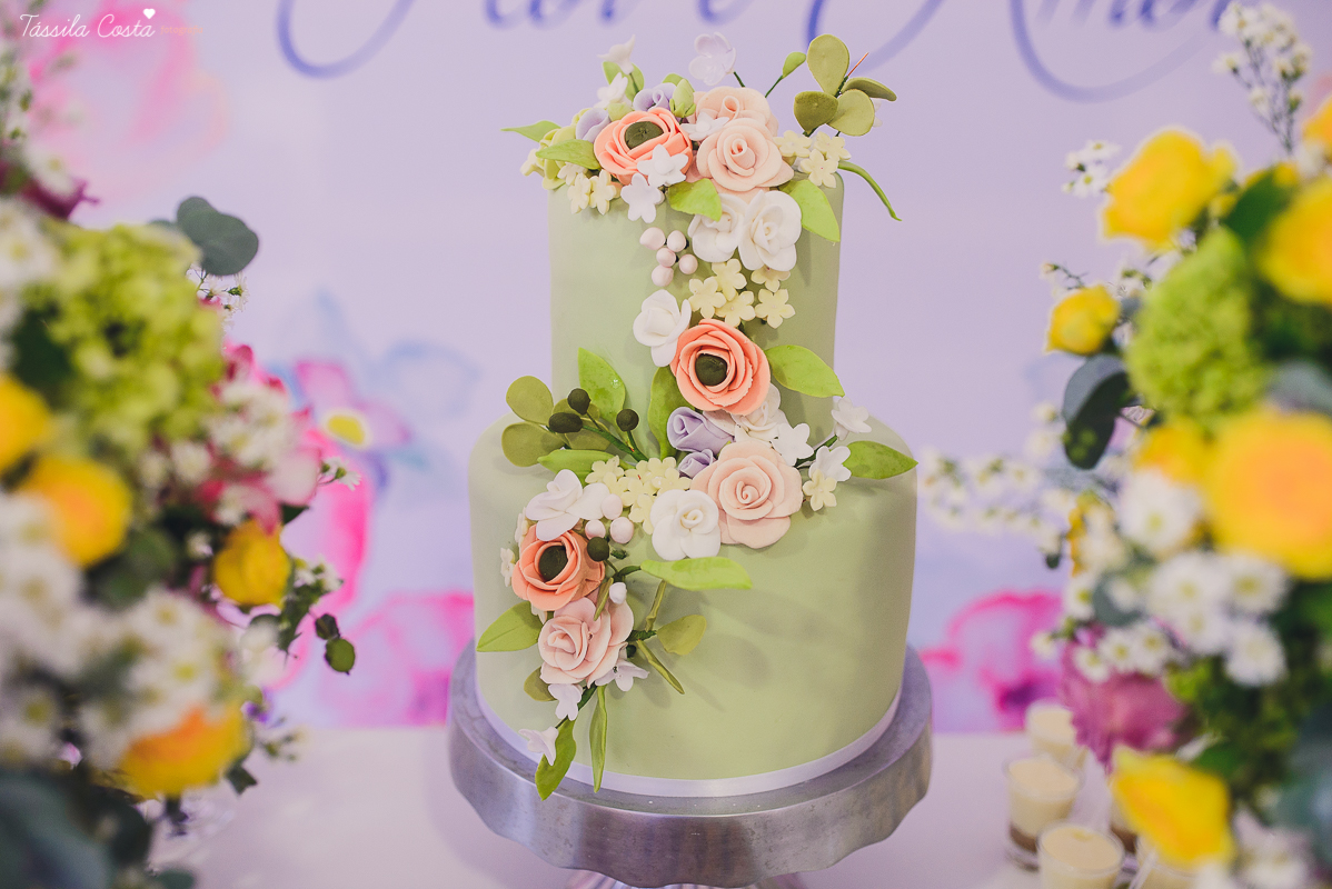 festa de casamento civil externo, o juíz de pais foi no local, na Praia da Costa, Vila Velha, noivos apaixonados, após 10 anos de namoro se casaram, decoração de Melina Pitanga