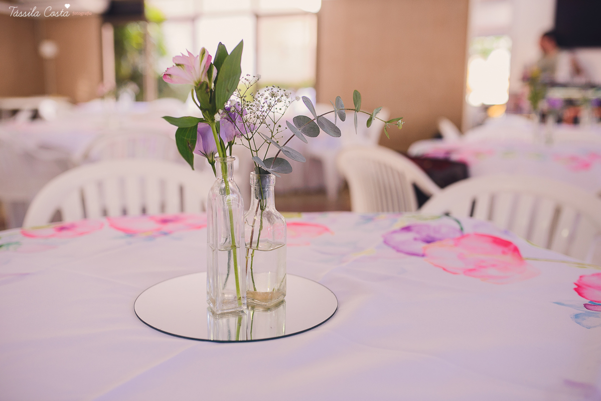 festa de casamento civil externo, o juíz de pais foi no local, na Praia da Costa, Vila Velha, noivos apaixonados, após 10 anos de namoro se casaram, decoração de Melina Pitanga