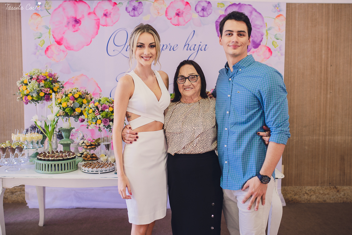 festa de casamento civil externo, o juíz de pais foi no local, na Praia da Costa, Vila Velha, noivos apaixonados, após 10 anos de namoro se casaram, decoração de Melina Pitanga