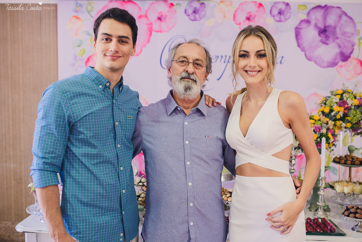 festa de casamento civil externo, o juíz de pais foi no local, na Praia da Costa, Vila Velha, noivos apaixonados, após 10 anos de namoro se casaram, decoração de Melina Pitanga