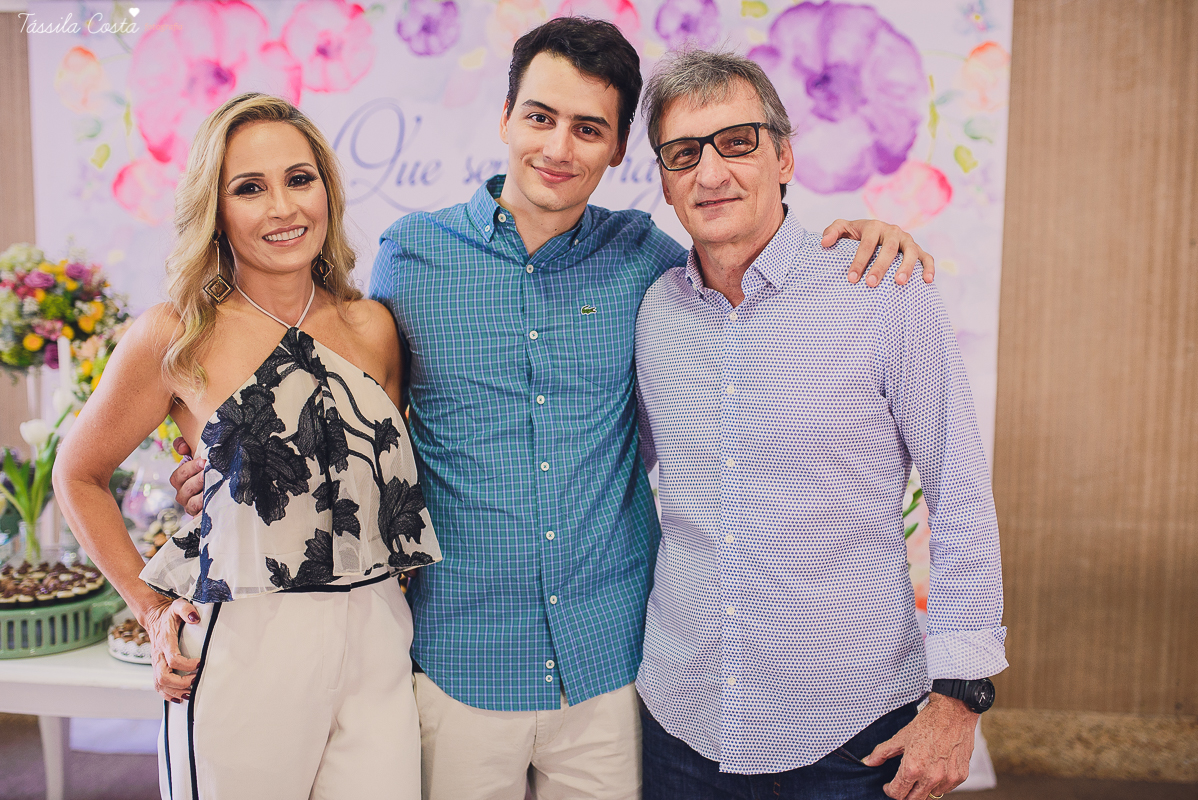 festa de casamento civil externo, o juíz de pais foi no local, na Praia da Costa, Vila Velha, noivos apaixonados, após 10 anos de namoro se casaram, decoração de Melina Pitanga