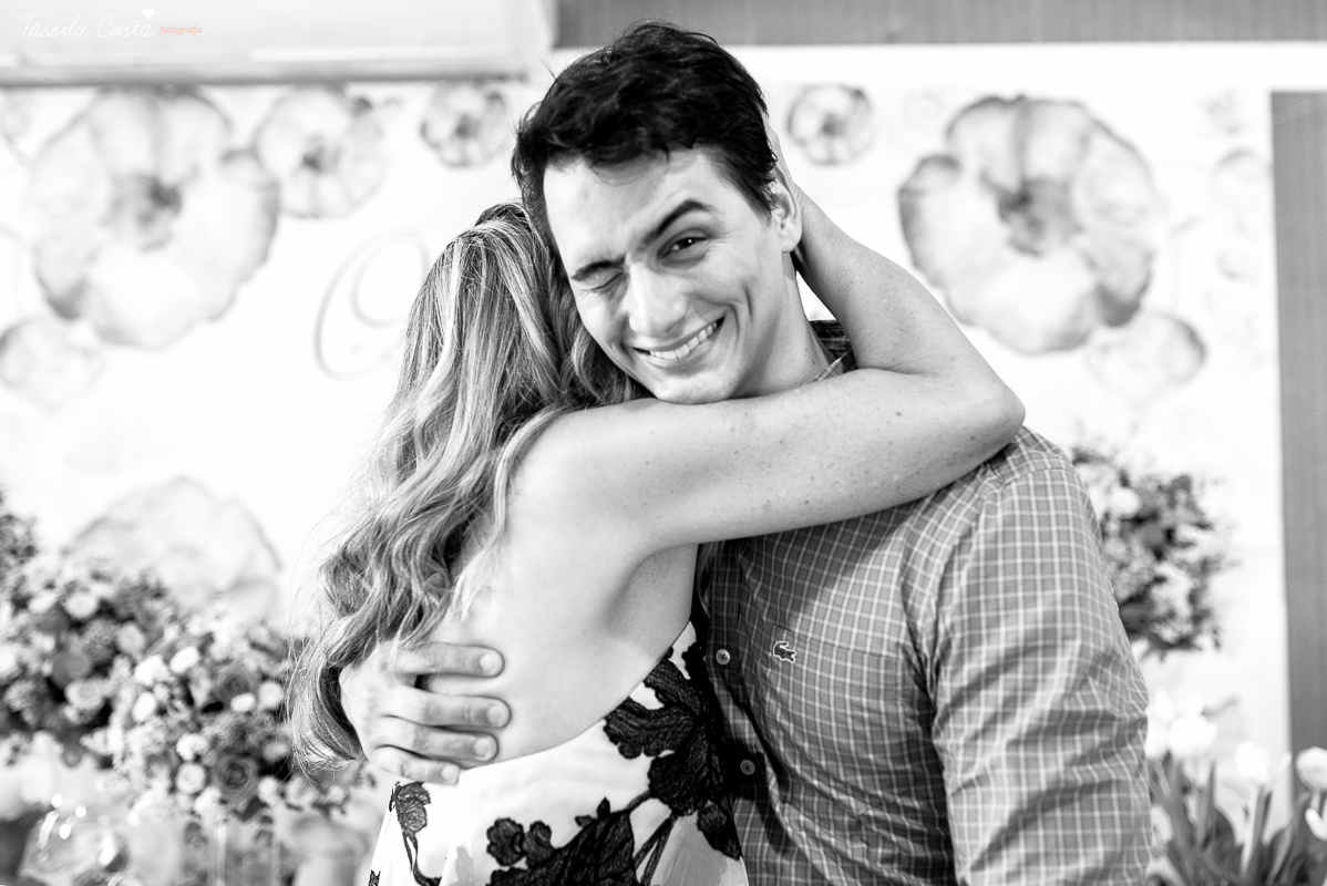 festa de casamento civil externo, o juíz de pais foi no local, na Praia da Costa, Vila Velha, noivos apaixonados, após 10 anos de namoro se casaram, decoração de Melina Pitanga