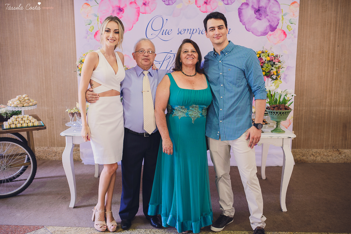 festa de casamento civil externo, o juíz de pais foi no local, na Praia da Costa, Vila Velha, noivos apaixonados, após 10 anos de namoro se casaram, decoração de Melina Pitanga