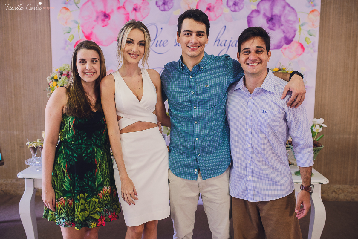 festa de casamento civil externo, o juíz de pais foi no local, na Praia da Costa, Vila Velha, noivos apaixonados, após 10 anos de namoro se casaram, decoração de Melina Pitanga