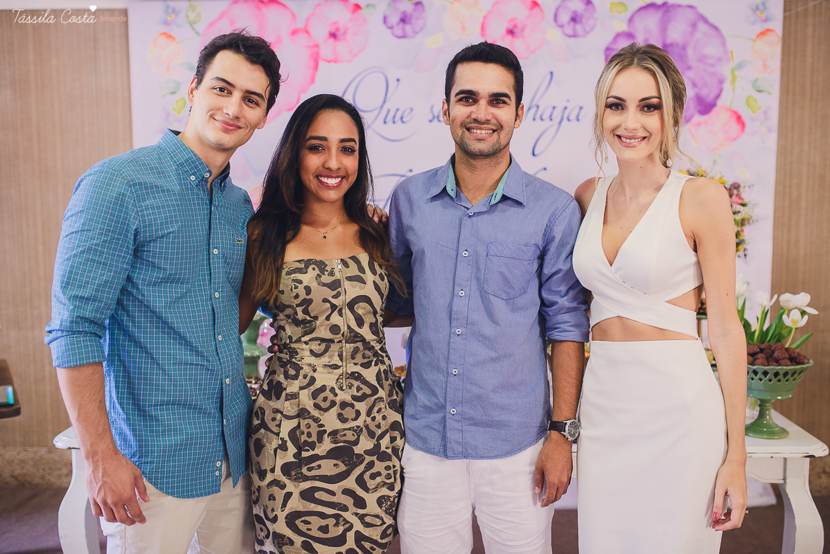 festa de casamento civil externo, o juíz de pais foi no local, na Praia da Costa, Vila Velha, noivos apaixonados, após 10 anos de namoro se casaram, decoração de Melina Pitanga