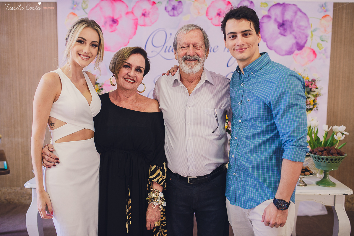 festa de casamento civil externo, o juíz de pais foi no local, na Praia da Costa, Vila Velha, noivos apaixonados, após 10 anos de namoro se casaram, decoração de Melina Pitanga