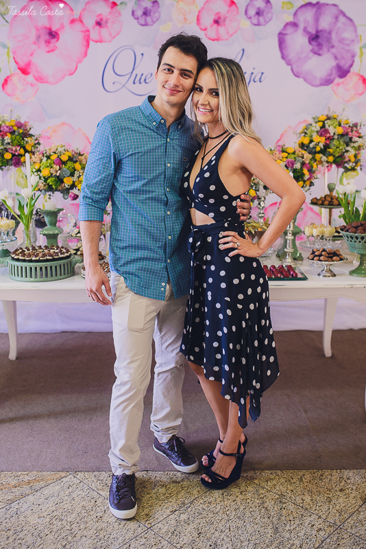 festa de casamento civil externo, o juíz de pais foi no local, na Praia da Costa, Vila Velha, noivos apaixonados, após 10 anos de namoro se casaram, decoração de Melina Pitanga