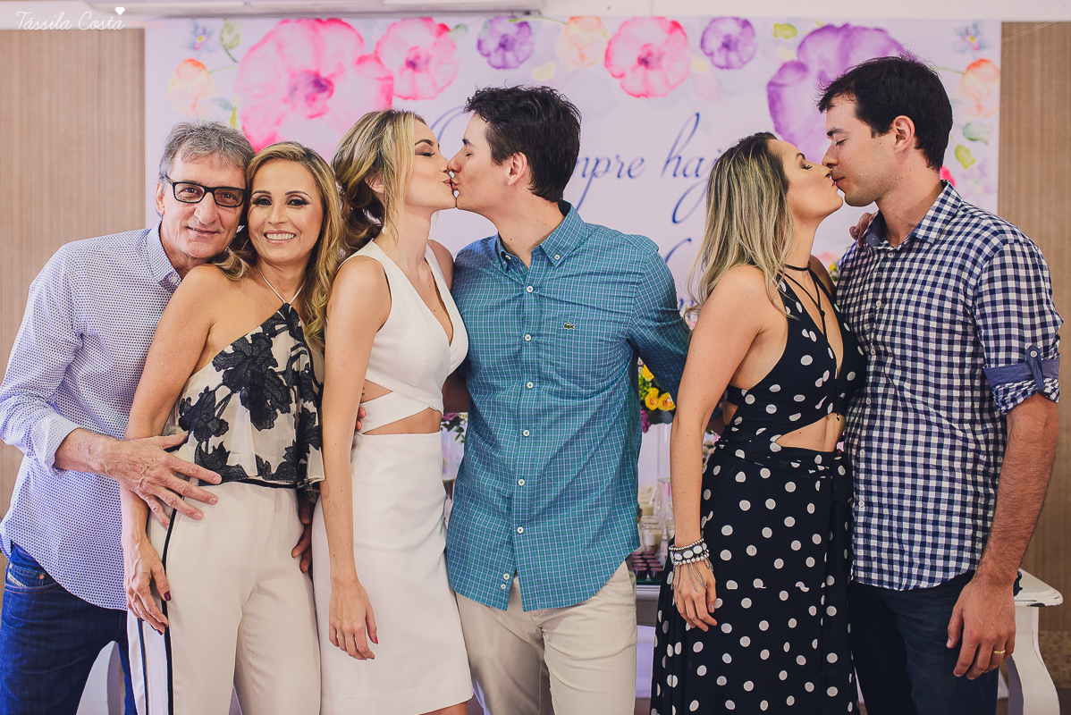 festa de casamento civil externo, o juíz de pais foi no local, na Praia da Costa, Vila Velha, noivos apaixonados, após 10 anos de namoro se casaram, decoração de Melina Pitanga