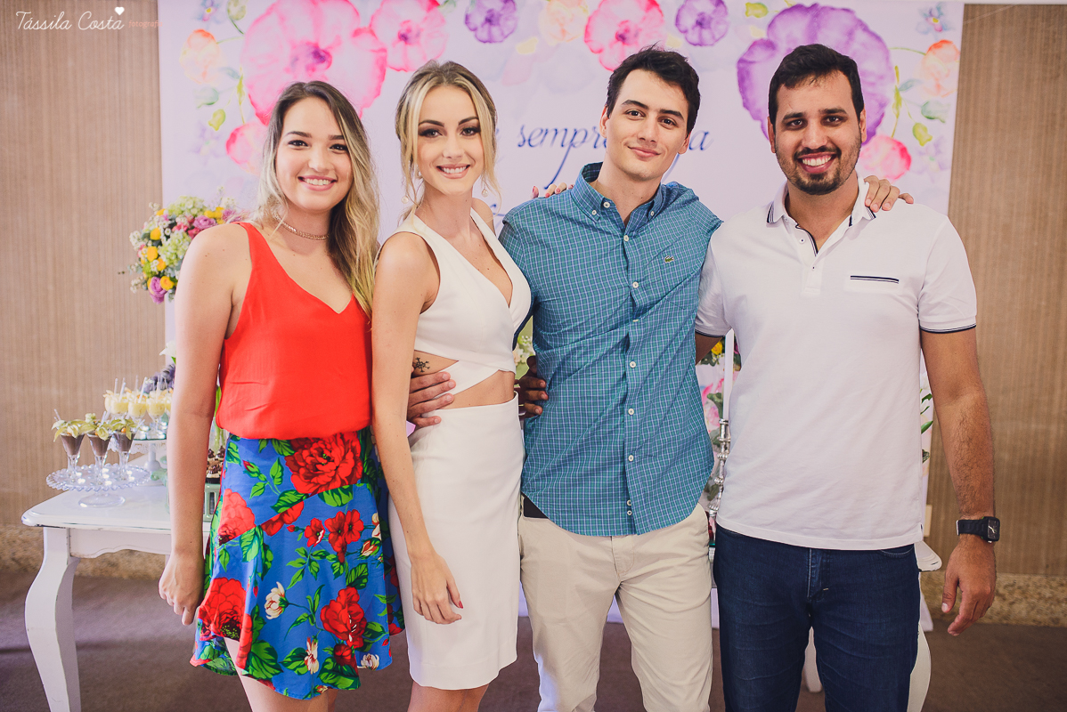 festa de casamento civil externo, o juíz de pais foi no local, na Praia da Costa, Vila Velha, noivos apaixonados, após 10 anos de namoro se casaram, decoração de Melina Pitanga