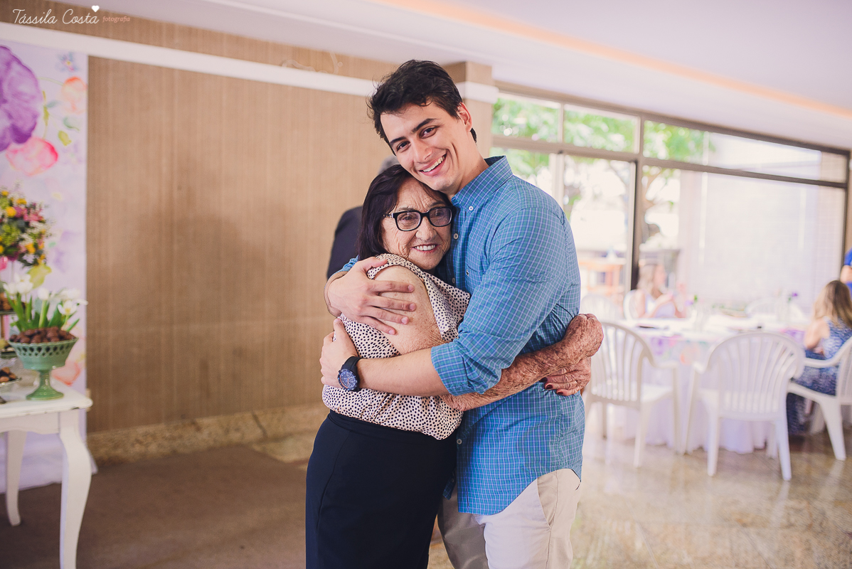 festa de casamento civil externo, o juíz de pais foi no local, na Praia da Costa, Vila Velha, noivos apaixonados, após 10 anos de namoro se casaram, decoração de Melina Pitanga
