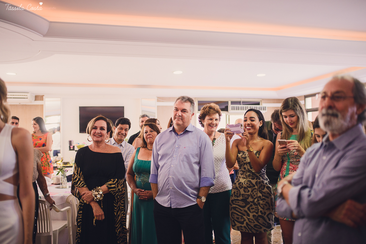 festa de casamento civil externo, o juíz de pais foi no local, na Praia da Costa, Vila Velha, noivos apaixonados, após 10 anos de namoro se casaram, decoração de Melina Pitanga