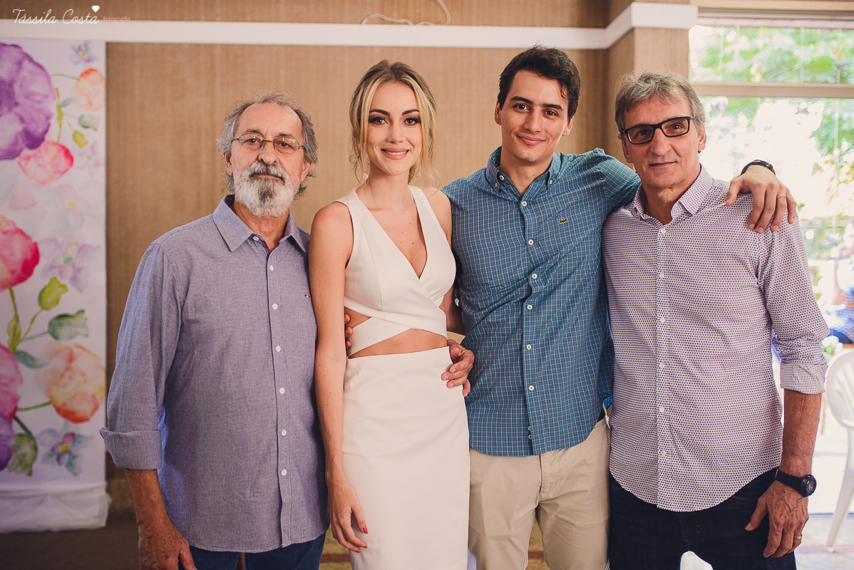 festa de casamento civil externo, o juíz de pais foi no local, na Praia da Costa, Vila Velha, noivos apaixonados, após 10 anos de namoro se casaram, decoração de Melina Pitanga