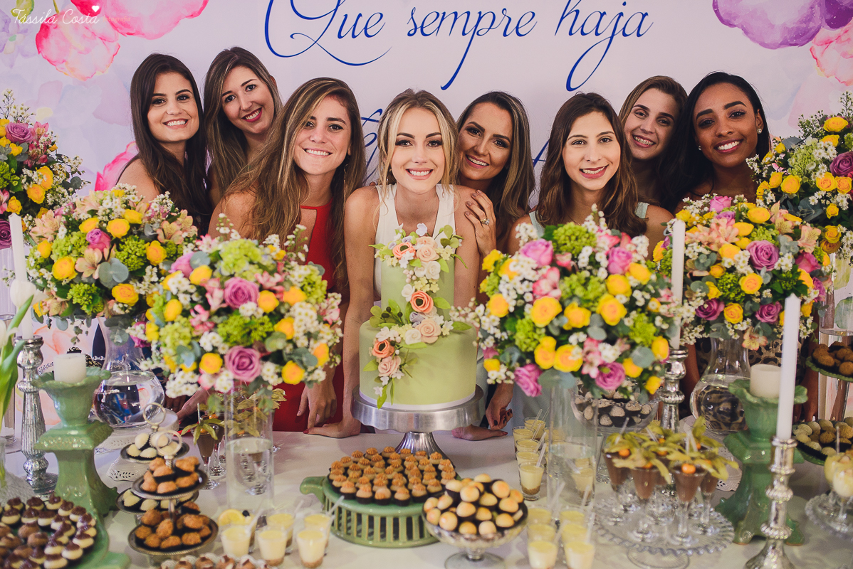 festa de casamento civil externo, o juíz de pais foi no local, na Praia da Costa, Vila Velha, noivos apaixonados, após 10 anos de namoro se casaram, decoração de Melina Pitanga