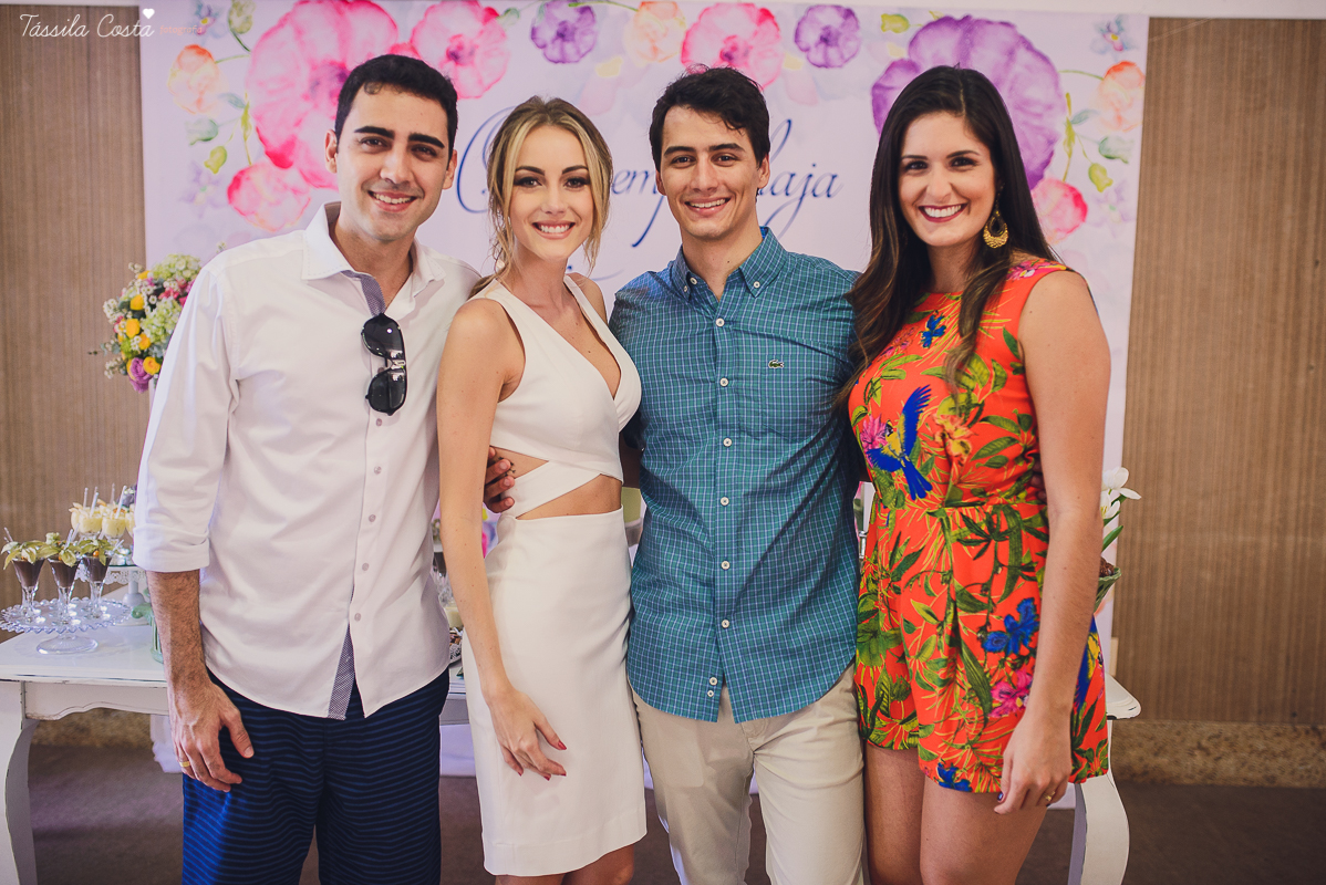 festa de casamento civil externo, o juíz de pais foi no local, na Praia da Costa, Vila Velha, noivos apaixonados, após 10 anos de namoro se casaram, decoração de Melina Pitanga