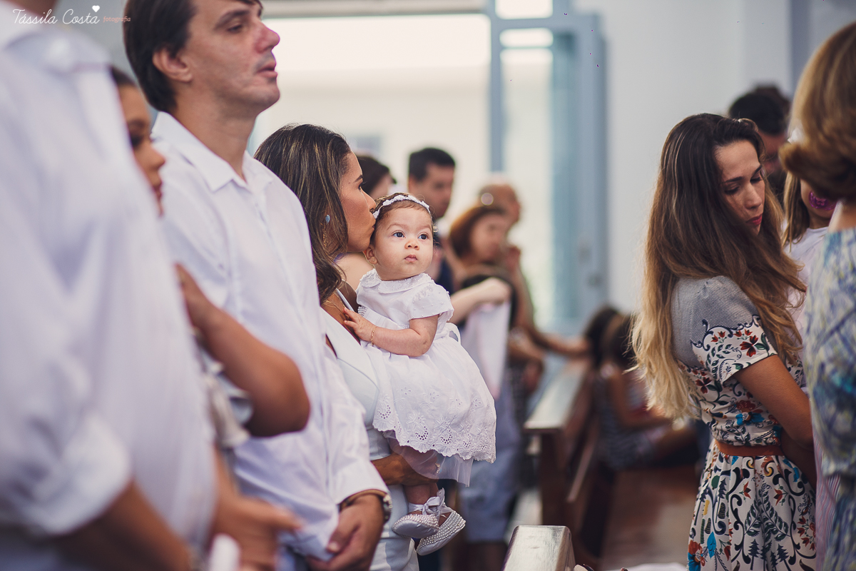 fotografia de batizado em vila velha es, fotos inesquecíveis e lindas do batizado, momento muito importante para toda a família, vestido para batizado lindo, decoração para almoço de batizado