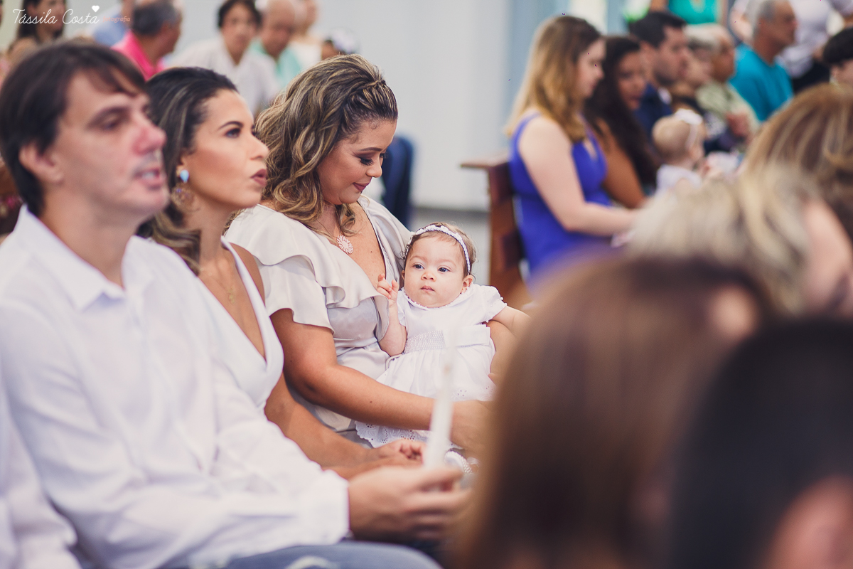 fotografia de batizado em vila velha es, fotos inesquecíveis e lindas do batizado, momento muito importante para toda a família, vestido para batizado lindo, decoração para almoço de batizado