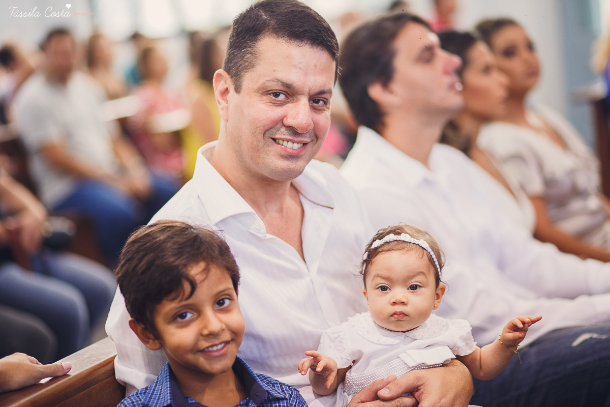 fotografia de batizado em vila velha es, fotos inesquecíveis e lindas do batizado, momento muito importante para toda a família, vestido para batizado lindo, decoração para almoço de batizado