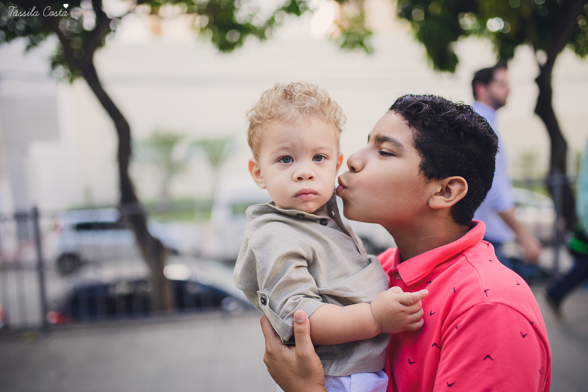 fotografia de batizado em vila velha es, fotos inesquecíveis e lindas do batizado, momento muito importante para toda a família, vestido para batizado lindo, decoração para almoço de batizado
