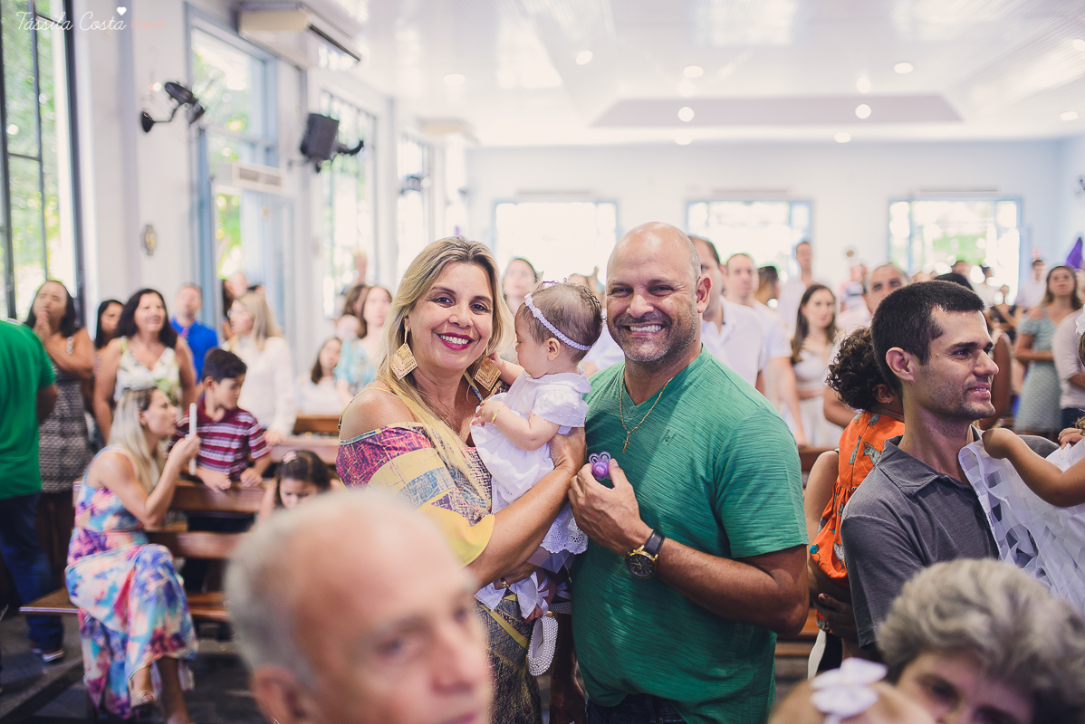 fotografia de batizado em vila velha es, fotos inesquecíveis e lindas do batizado, momento muito importante para toda a família, vestido para batizado lindo, decoração para almoço de batizado